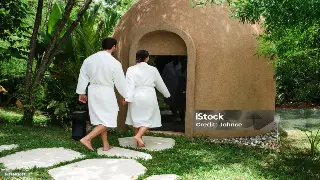 告别腰酸背痛！特定人群的养生按摩秘籍 海报